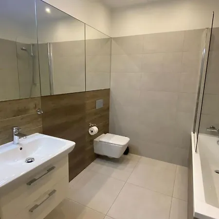 Atrium Apartment *